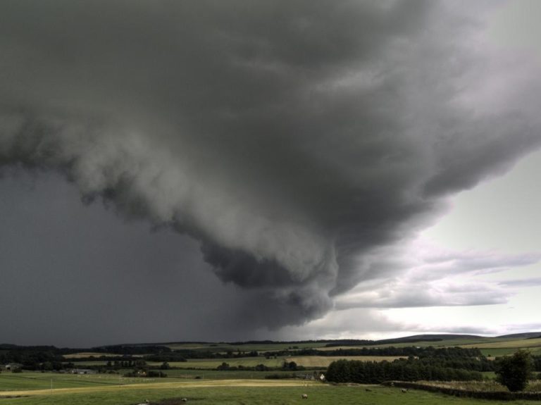 Meteo Toscana, caldo estremo fino al 1° luglio: poi temporali e crollo delle temperature